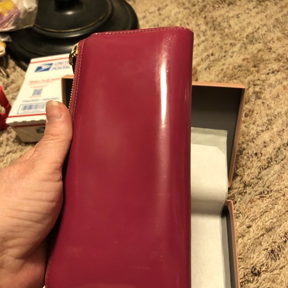 Miu Miu Dalia Patent Wallet with Box & Authentication Card - Picture 5 of 16